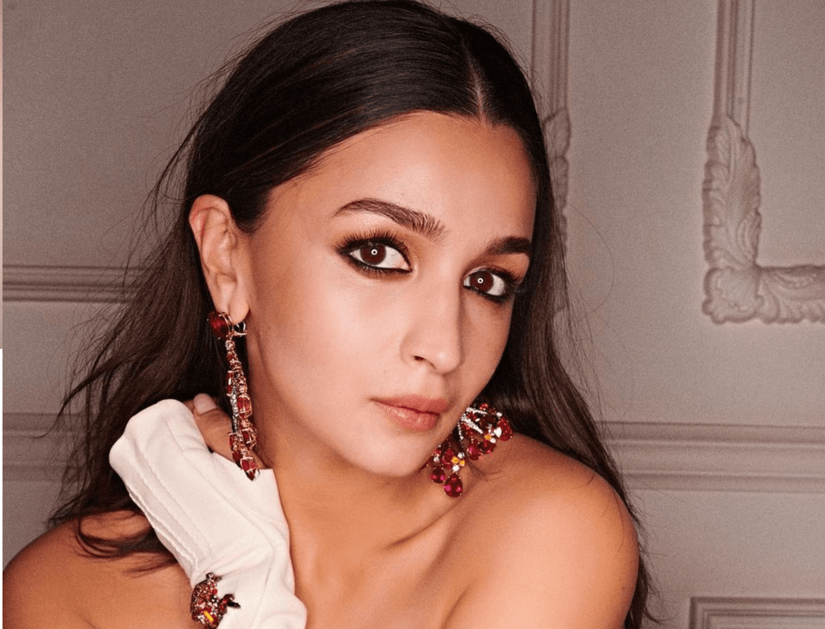 5 Of Alia Bhatt’s Looks That Are So Glamm &amp; Equally Easy To Recreate For NYE