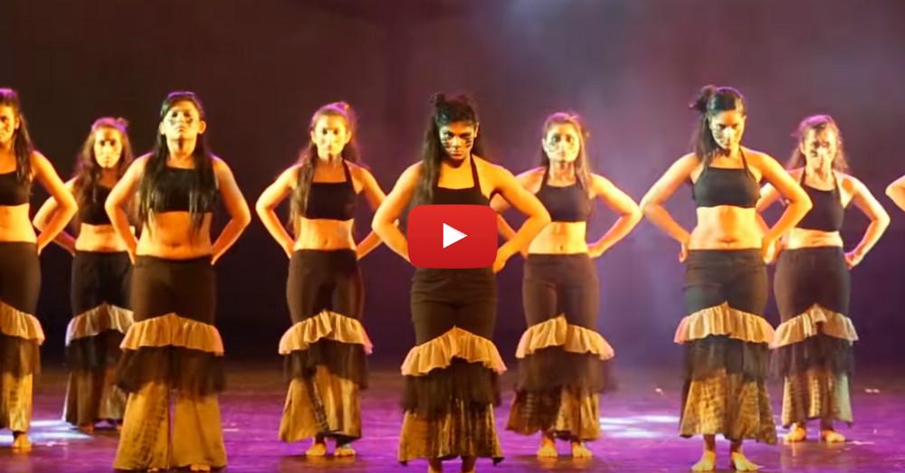 This Belly Dance On &#8220;Nagada Sang Dhol&#8221; Is ​*Incredibly*​ Amazing!