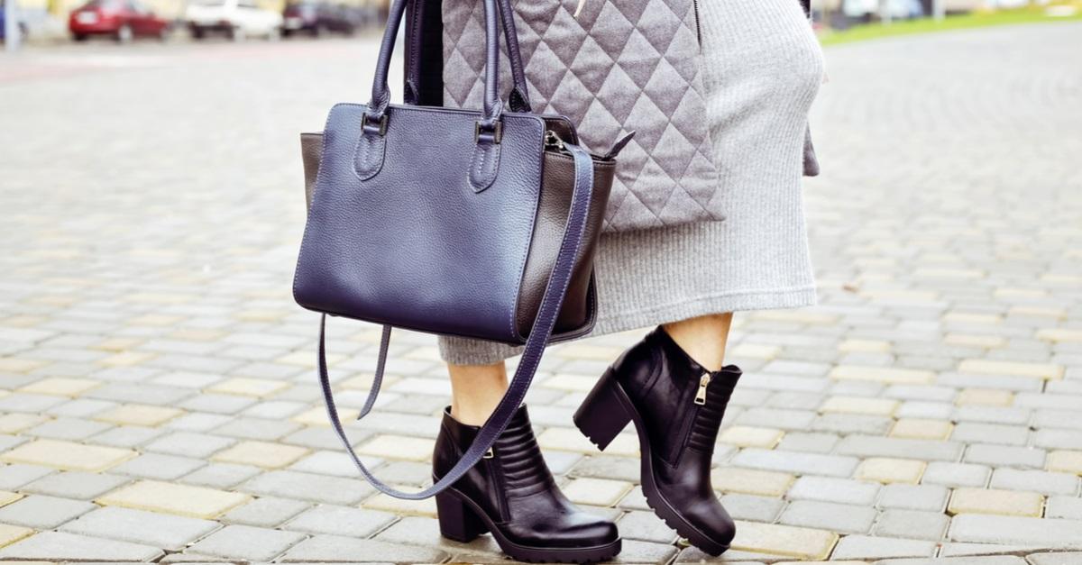 10 Essentials EVERY Modern Girl Should Carry In Her Bag!