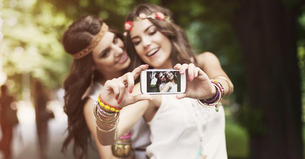 Could Clicking Selfies Be Ruining Your Skin?!