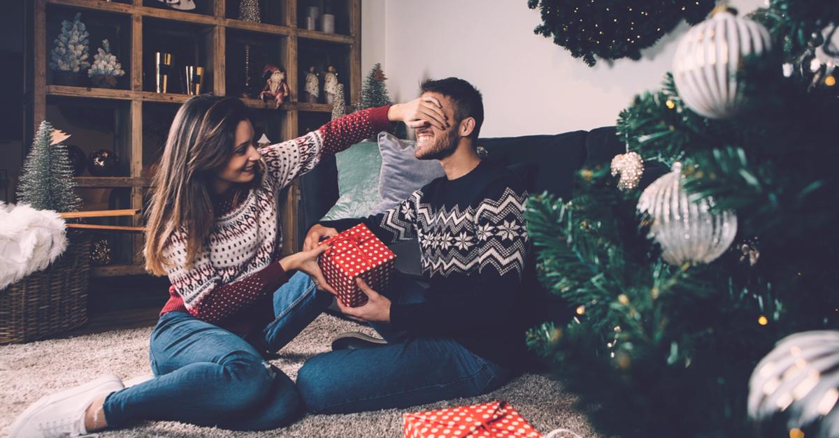 10 Sweet Ways To Surprise Your Boyfriend (Without Buying Him A Gift!)