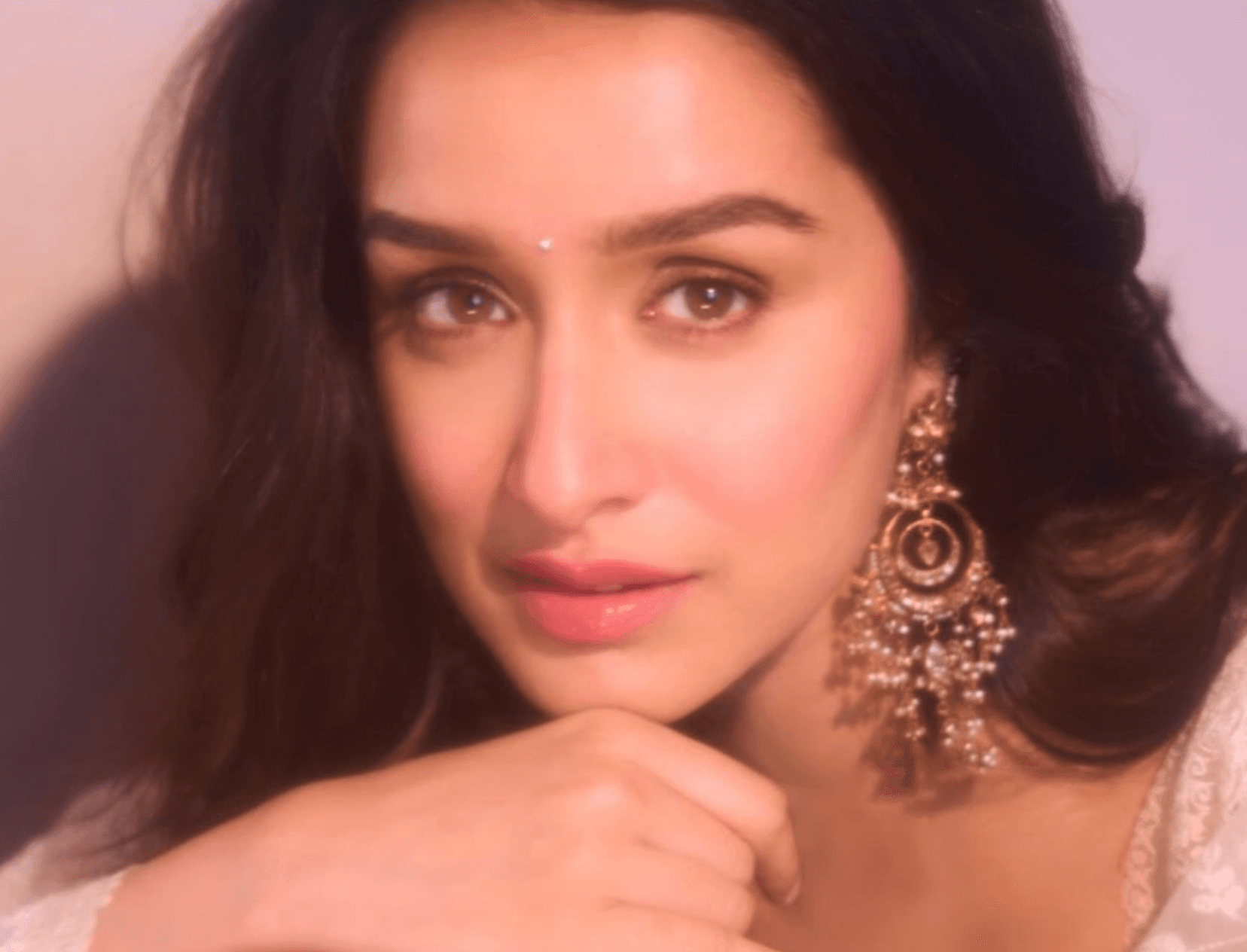 Shraddha Kapoor’s MUA Shares A Step-By-Step Guide To Creating Her Signature Soft Glamm Makeup Look