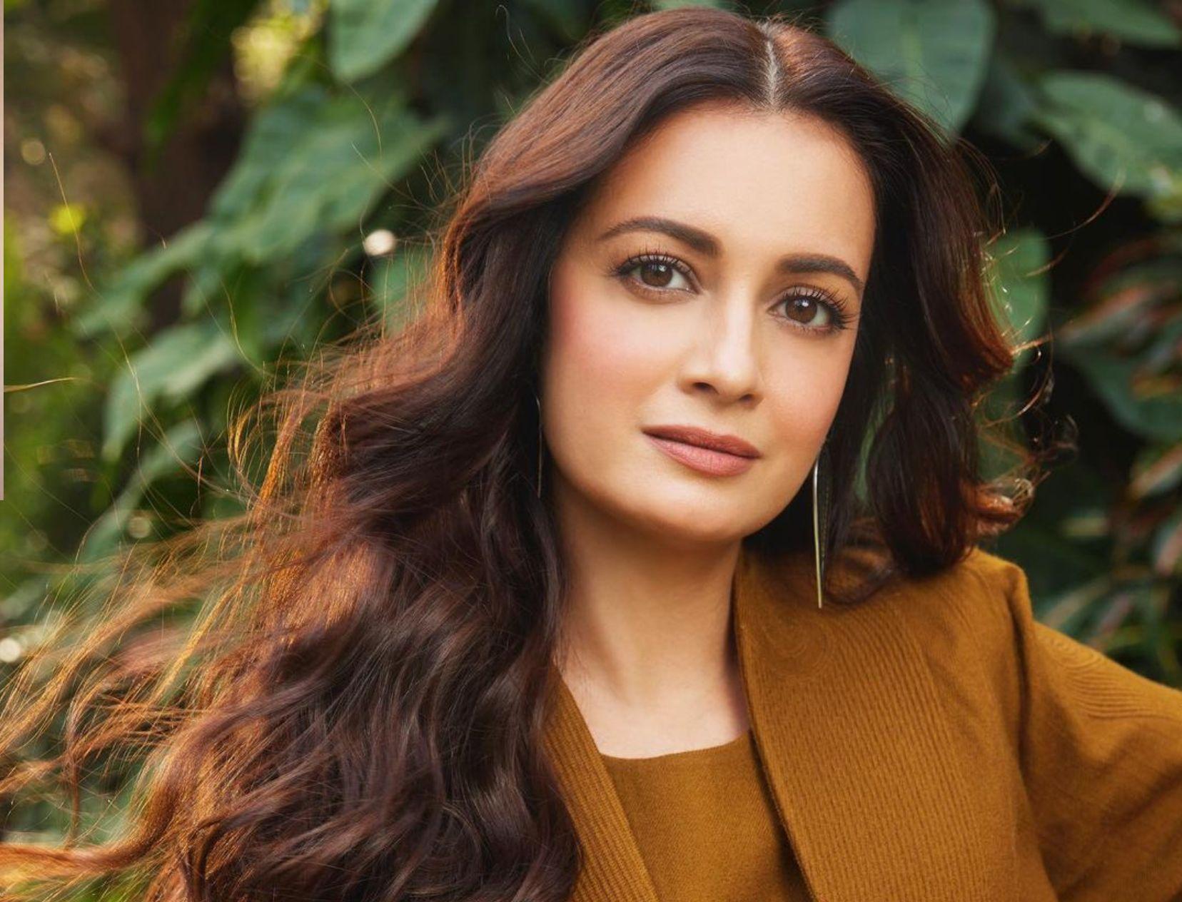 Dia Mirza Makes Her Own Face Scrub With These Natural Ingredients 