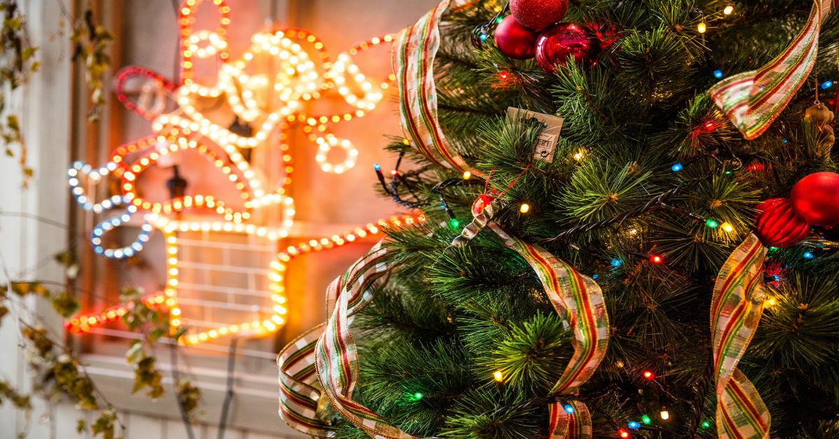 10 Easy Ways To Decorate Your Home For Christmas