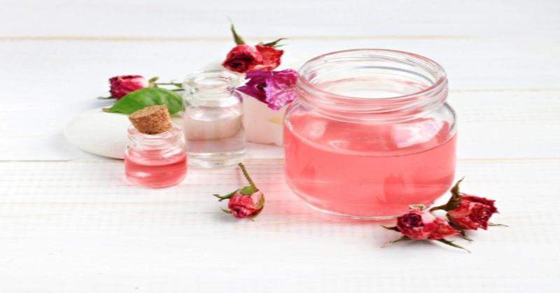These 10 Benefits Of Rosewater Will Make You Grab A Bottle *Right Now*