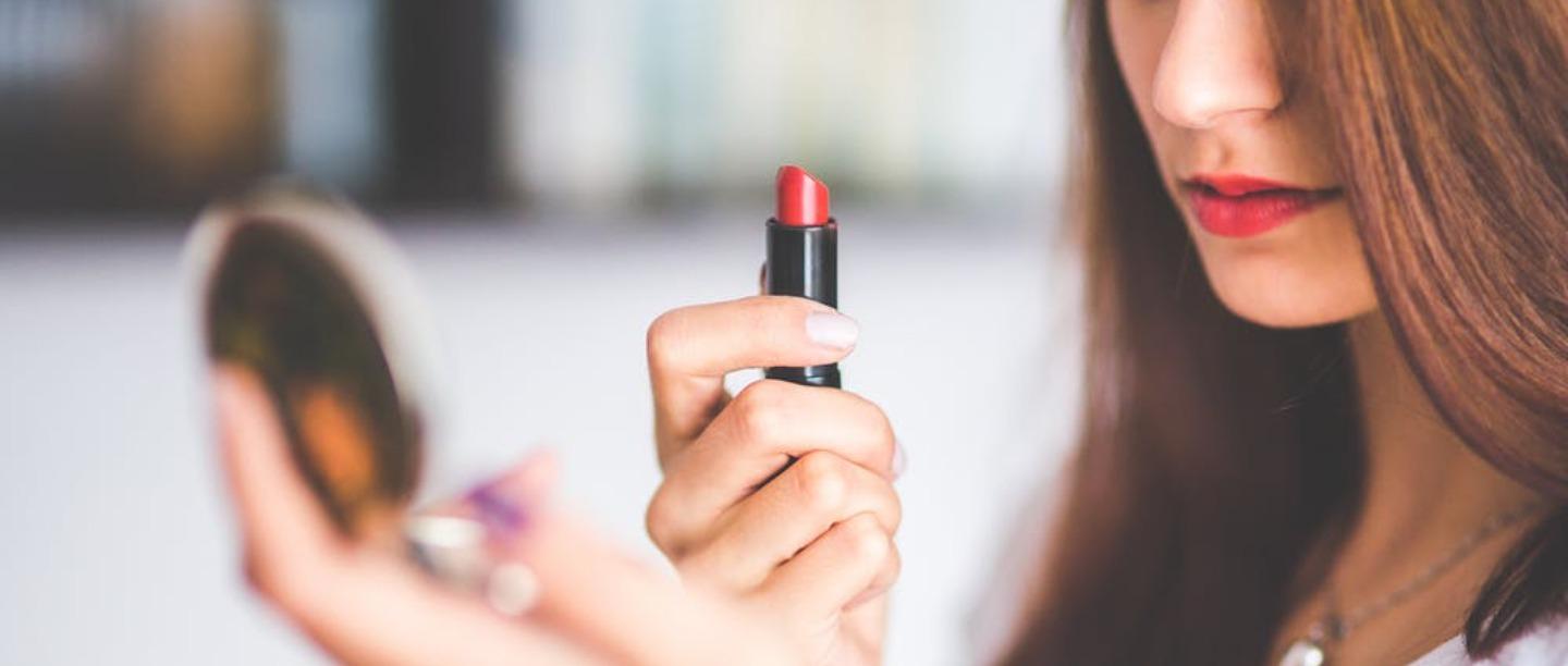 Hey Hoarder, Here Are 6 Signs That Your Makeup May Have Passed Its Expiration Date