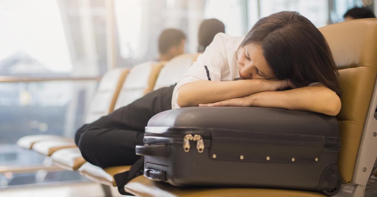Taking A Long Distance Flight? 7 Tips To Overcome Jet Lag!