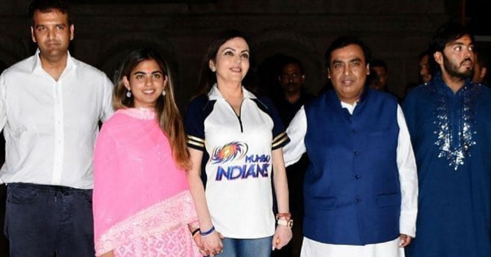 After Their Engagement, Isha Ambani Visits Siddhivinyak Temple With Anand Piramal And Family!