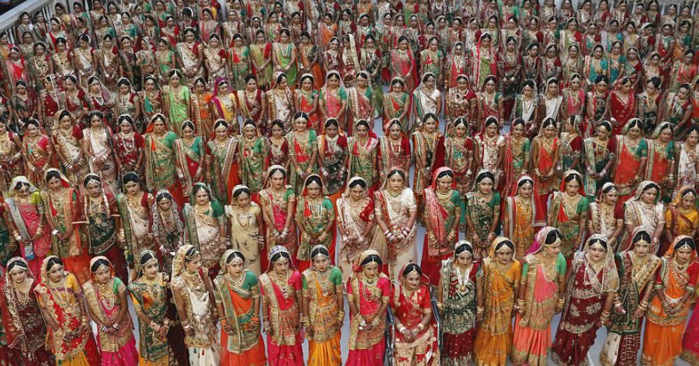 Surat Just Witnessed A Mass Wedding Of 251 Couples &amp; We&apos;re All For It!