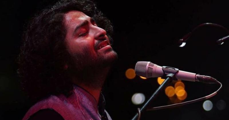 “Somebody F*cking Fix This Mic” &#8211; Arijit Singh Has An Oops Moment On Stage&#8230;