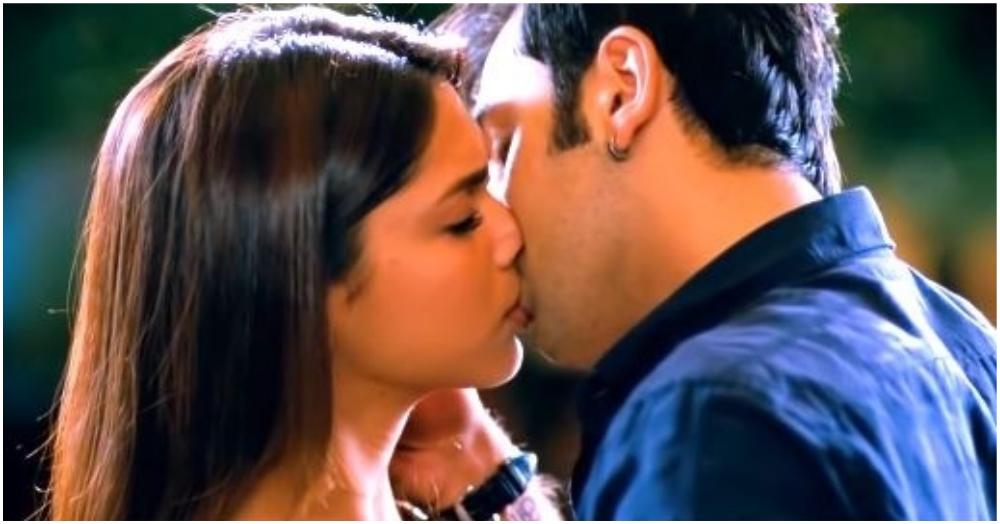 15 Iconic Bollywood Kissing Scenes That Were So Tempting