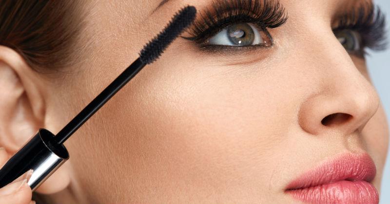 These Mascara Tricks Will Help You Stop Comparing Your Lashes To Your Boyfriend