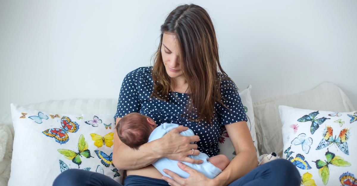 Dear Moms, Let&#8217;s Talk About The Benefits Of Breastfeeding For You &amp; Your Baby