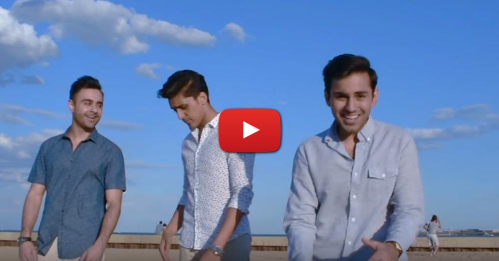 These 3 Indian Guys Sang ‘Despacito’ At A Beach &amp; It’s SO Sexy!