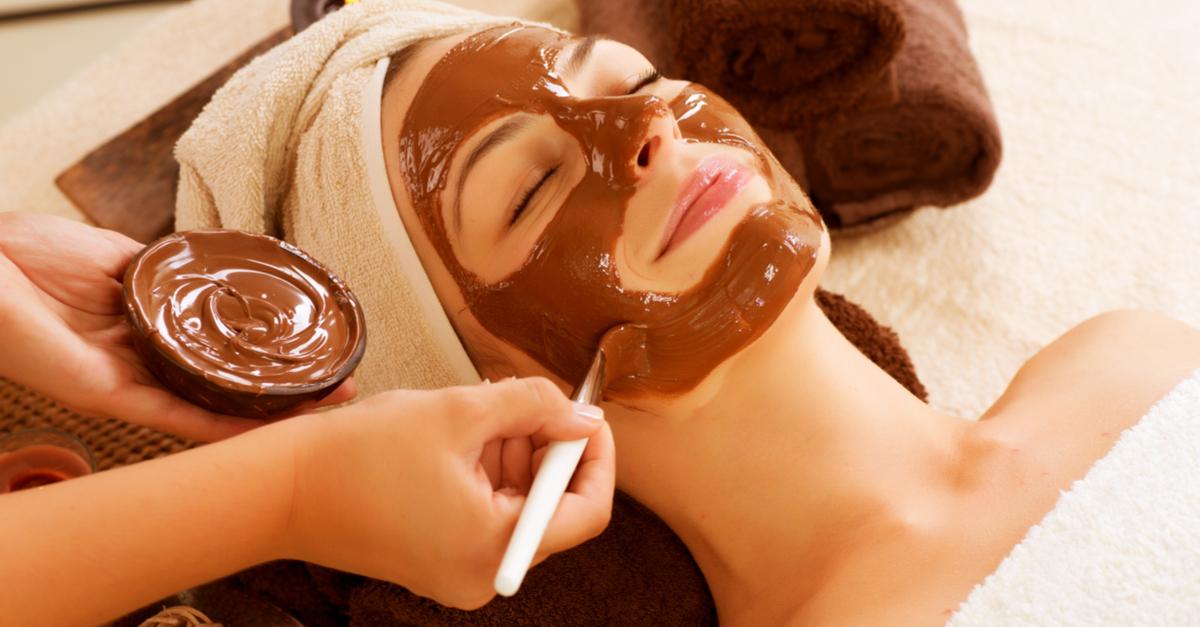 Cocoa Glow: Delectable DIY Chocolate Masks To Whip Up In Your Kitchen!