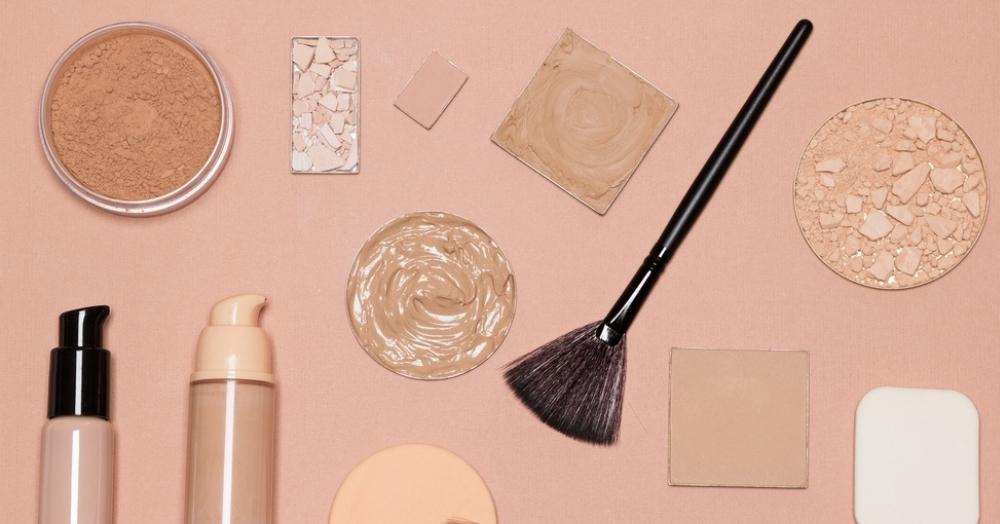 #BeautyBasics: How To *Really* Use A Fan Makeup Brush