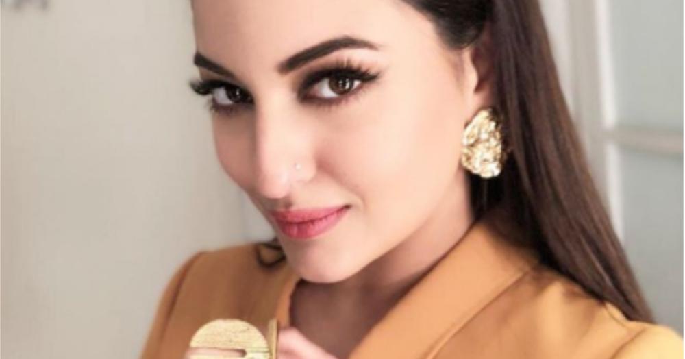 Beauty Breakdown: Get Sonakshi Sinha&#8217;s Priceless Look With Sleek Hair And Bold Lashes!