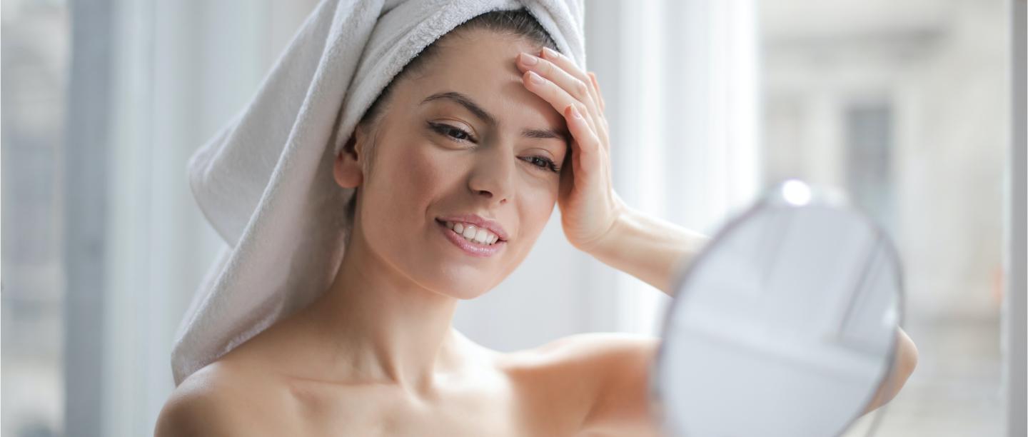 Here&#8217;s How To Remove Makeup For Clean (And I Mean Squeaky Clean) Skin Like A Celeb