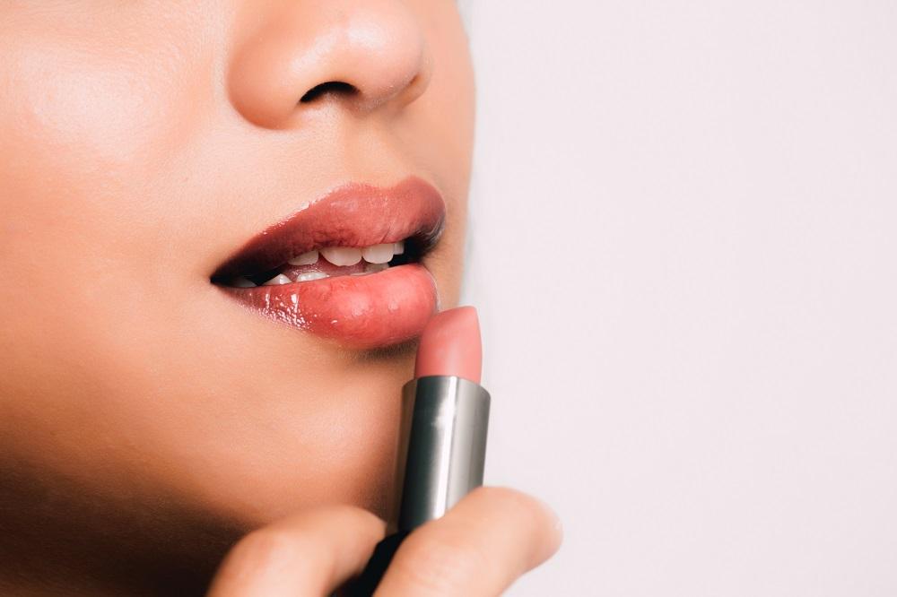 10 Peach-Colored Lipstick Shades That You Need To Get Your Hands On