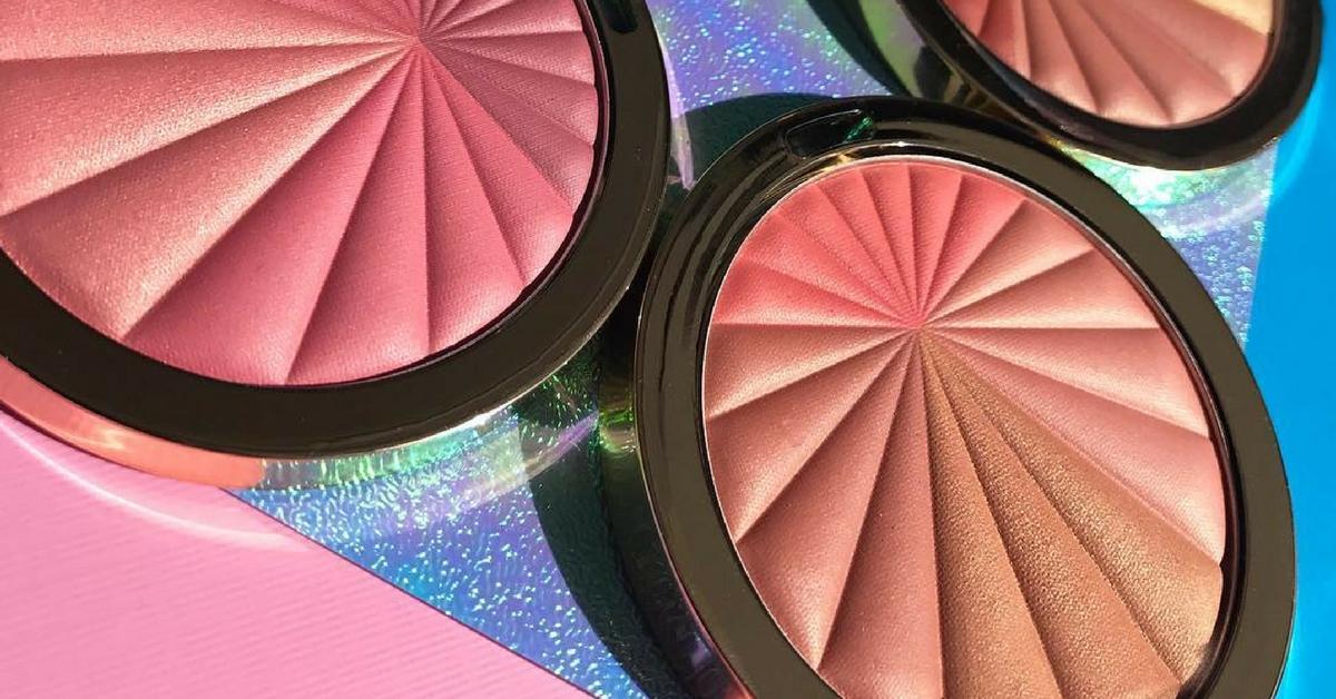 Hot Deal: Grab This Luminous Blush At A 30% Discount Right Now!