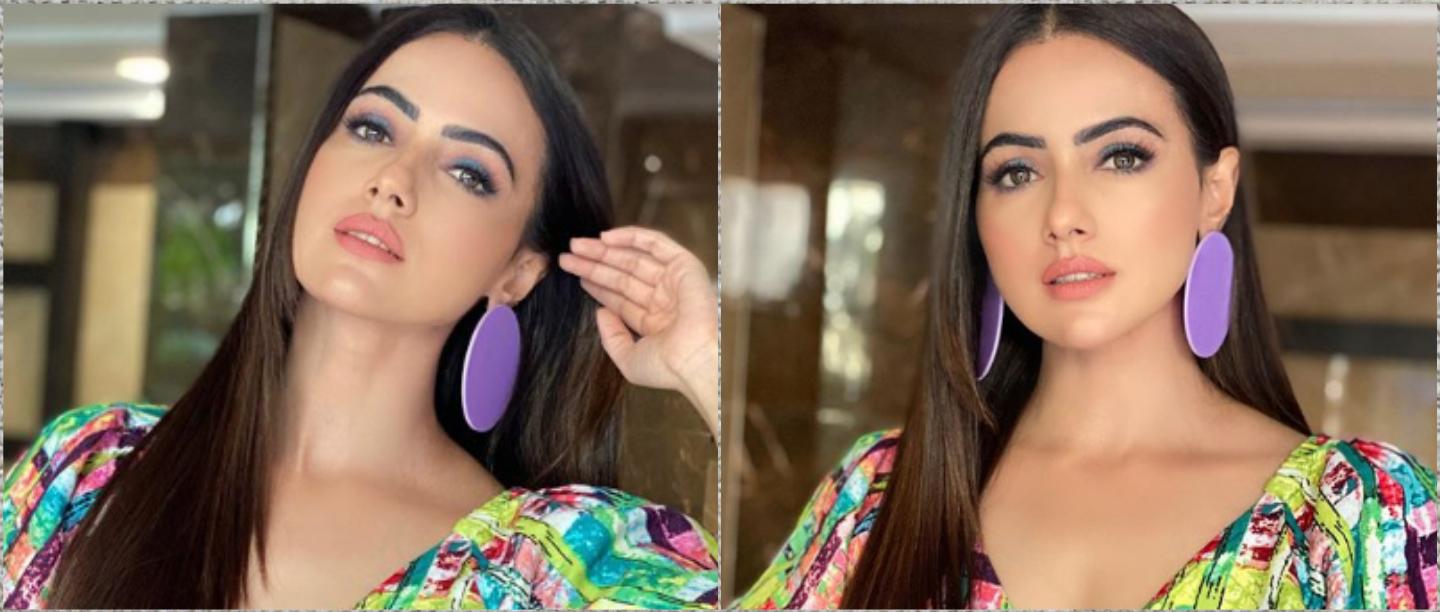 Ariel, Who? Sana Khan Gives Us A Lesson In Slaying The Mermaid Eye Makeup Look