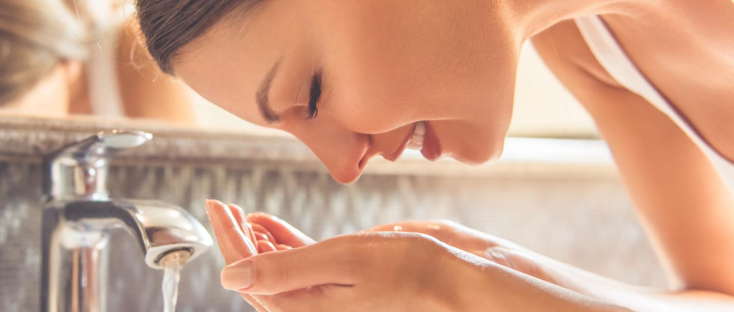 Should You Be Using A Face Wash Or Soap? Here&#8217;s The Real Difference Between The Two
