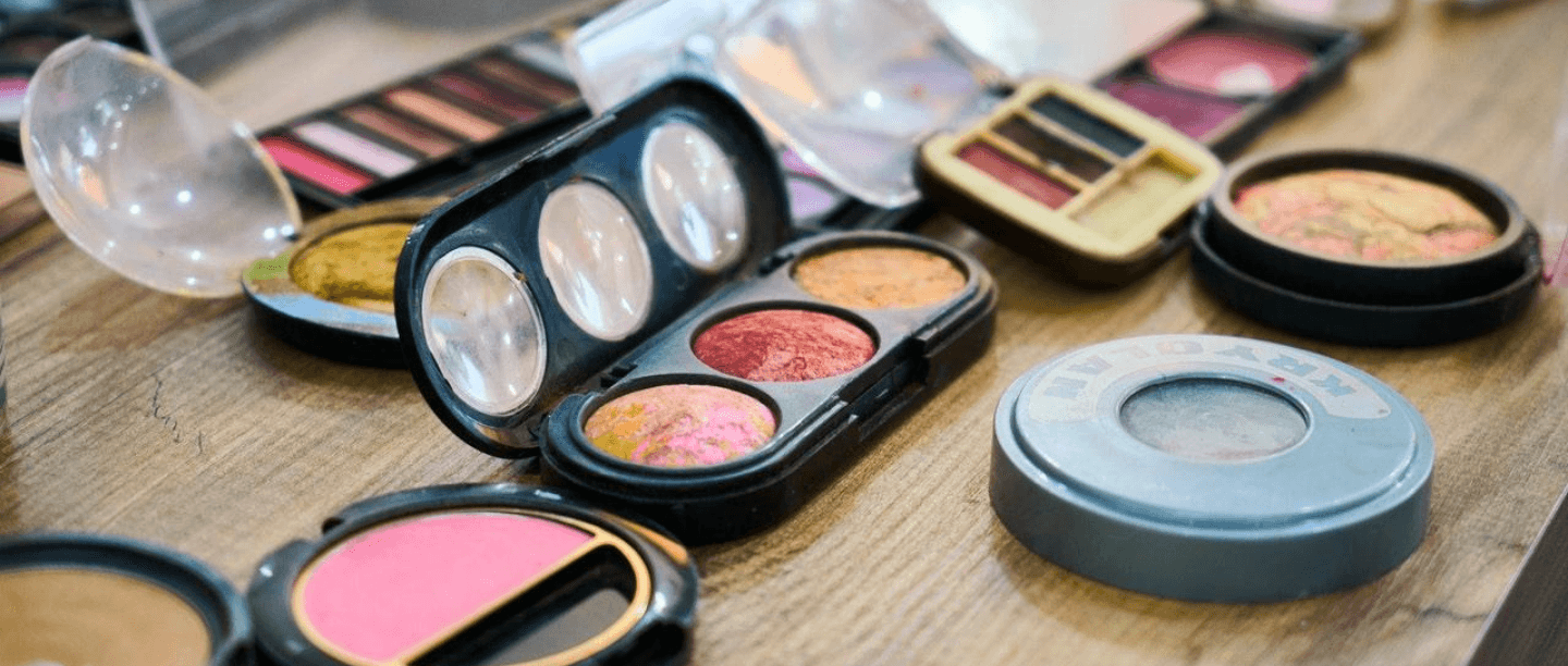 Old Is Not Gold When It Comes To Makeup: Here&#8217;s The Right Time To Toss Them Away
