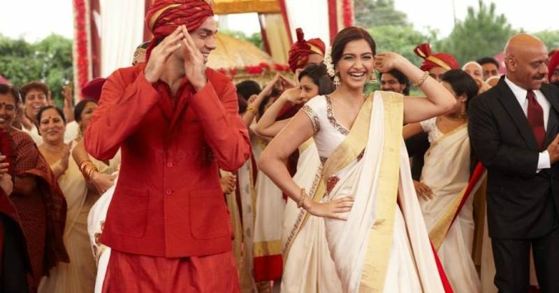 7 Fab Tips To Help You Walk &amp; Dance Like A Pro In Your Saree!