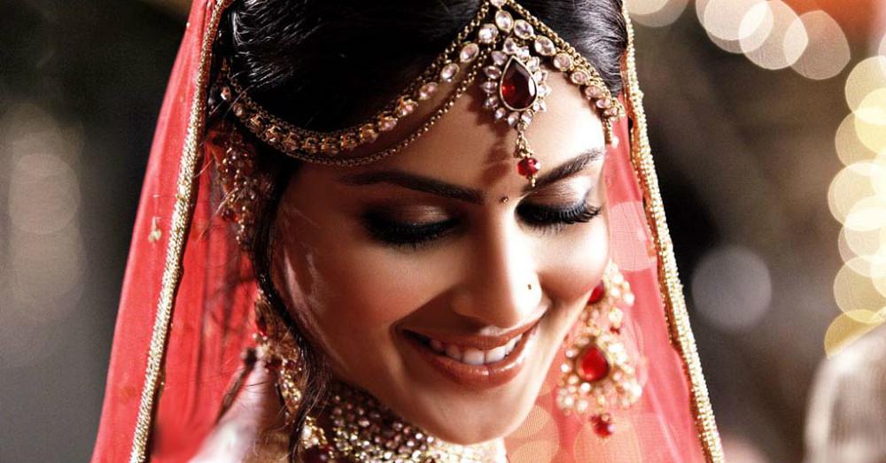 Is There A “Right” Time To Buy The Wedding Lehenga?