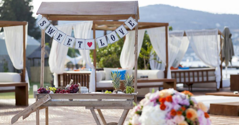 Make Everyone Go Aww! Add Love Quotes To Your Wedding Decor!