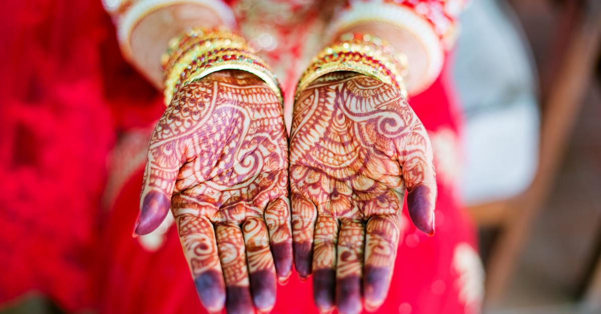 #BeautyDiaries: I Managed To Get My Wedding Mehendi On My FACE!