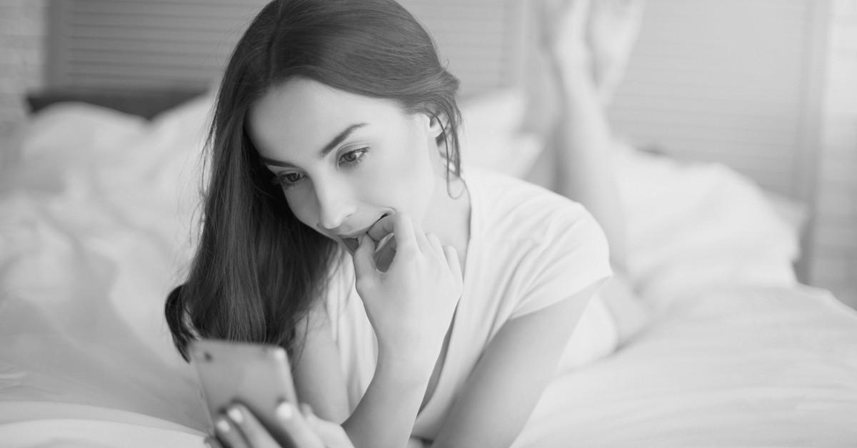 Sunday Shorts: 3 HOT Tales Of Sexting For The *First* Time!