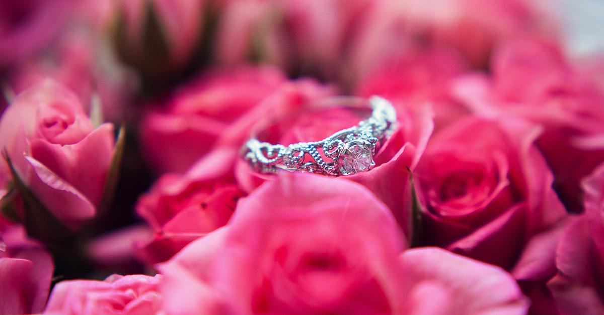 10 Tips To Help You Pick Your *Dream* Engagement Ring!