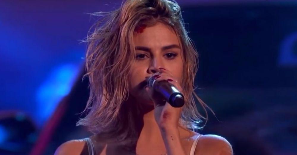 Selena Gomez Performs Wolves At The AMAs 2017 &amp; We’re Blown Away