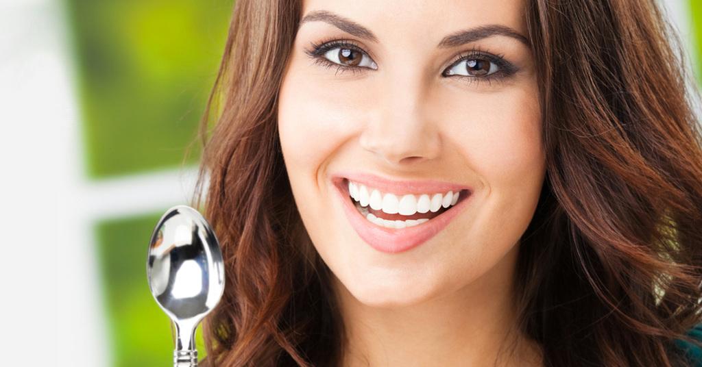 8 Life-Changing Beauty Tricks You Can Do With A SPOON!