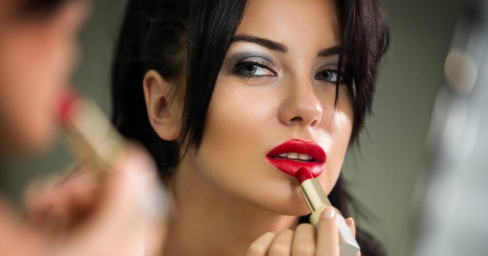 Do You Have Too Much Makeup On? Here’s How To Tell!