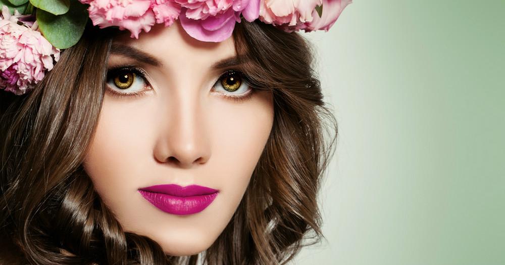 8 Makeup Tricks That Make Your Face Look Slimmer!