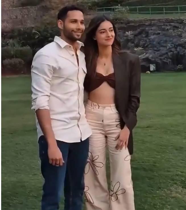 Haaye! This Video Of Siddhant Chaturvedi Lending His Jacket To Ananya Panday Is The Most Filmy Sight Ever