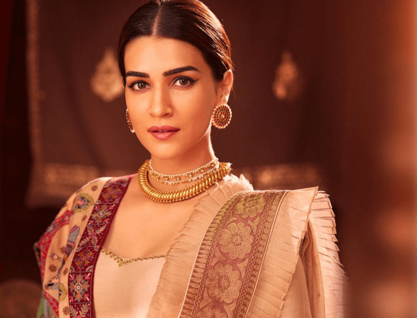 Kriti Sanon&#8217;s Latest Look Has A Beautiful Ramayana Detail, Took Over 6,000 Hours To Complete