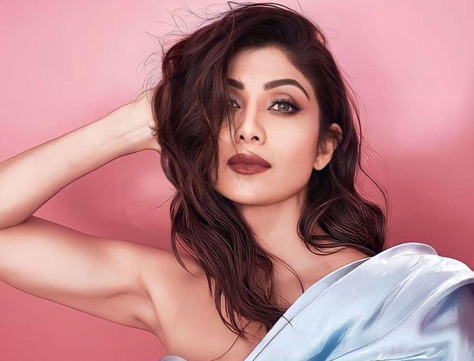Shilpa Shetty Makes Her Own Makeup Remover! Here&#8217;s How