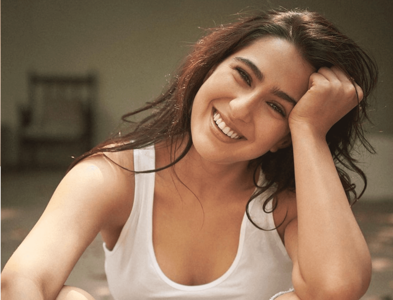The Secret To Sara Ali Khan&#8217;s Gorgeous Hair Is The Steel Dabba That&#8217;s In Her Bag