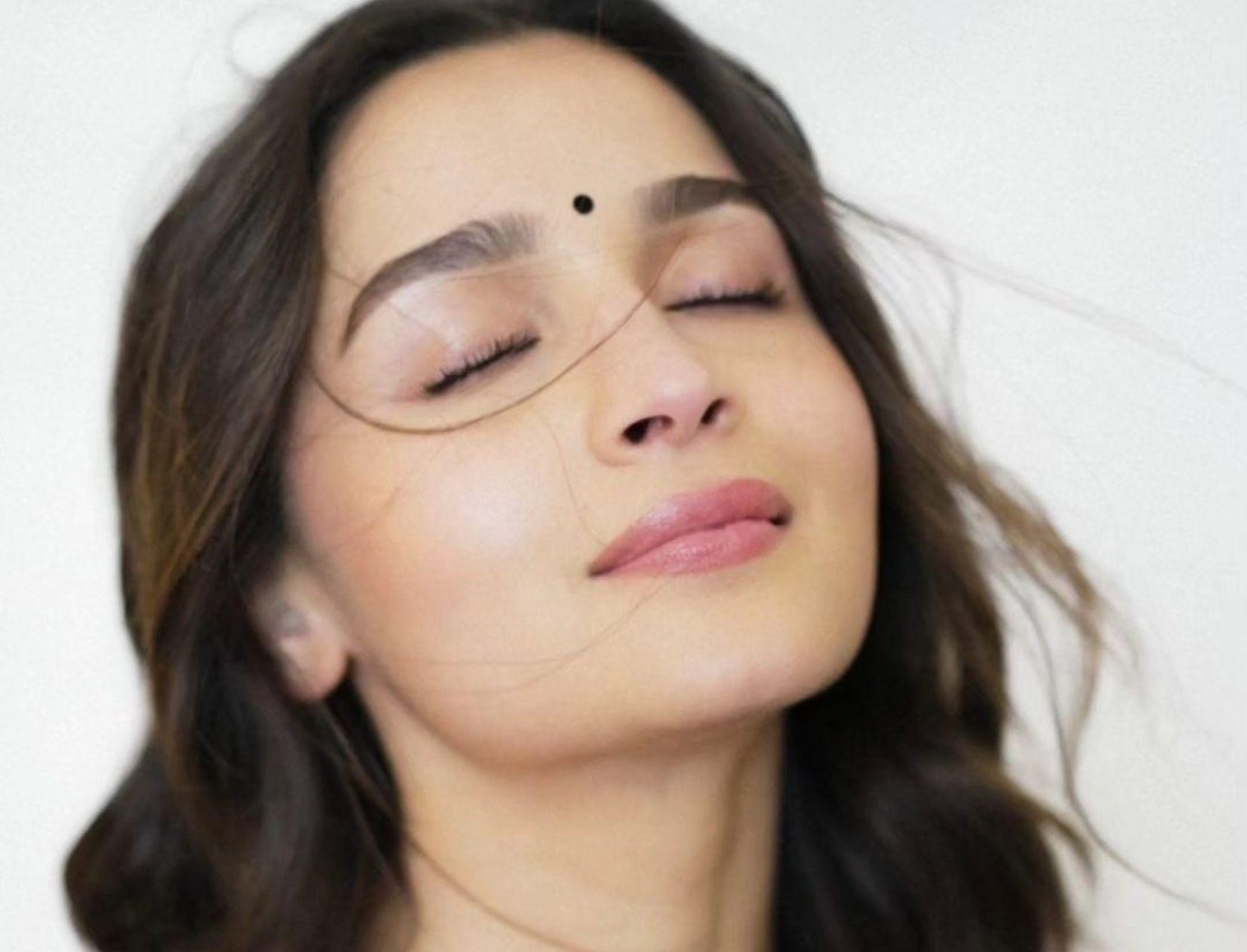 Alia Bhatt Is Obsessed With This Nude Eyeshadow Palette &amp; It Really Makes Sense