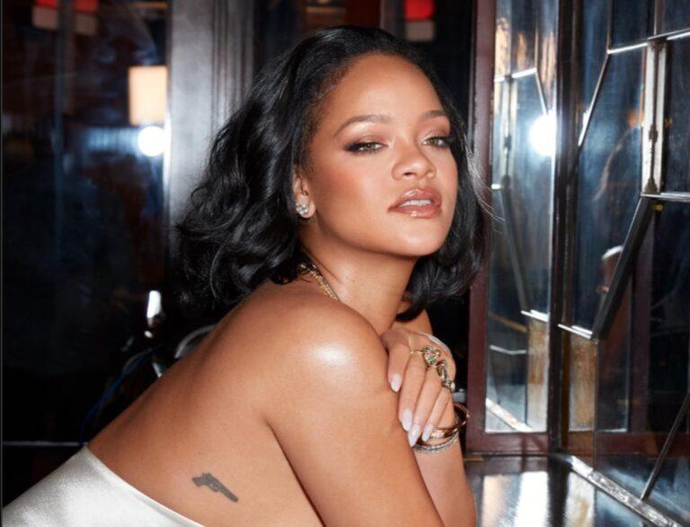 Rihanna Steals *This* Product From Her Makeup Artist