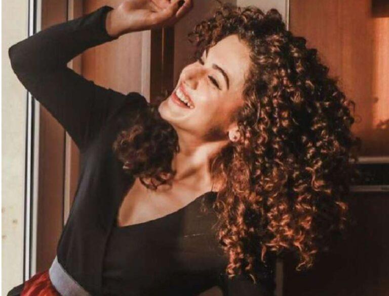 Taapsee Pannu&#8217;s Perfect Curls Are All Thanks To This Ancient Indian Remedy